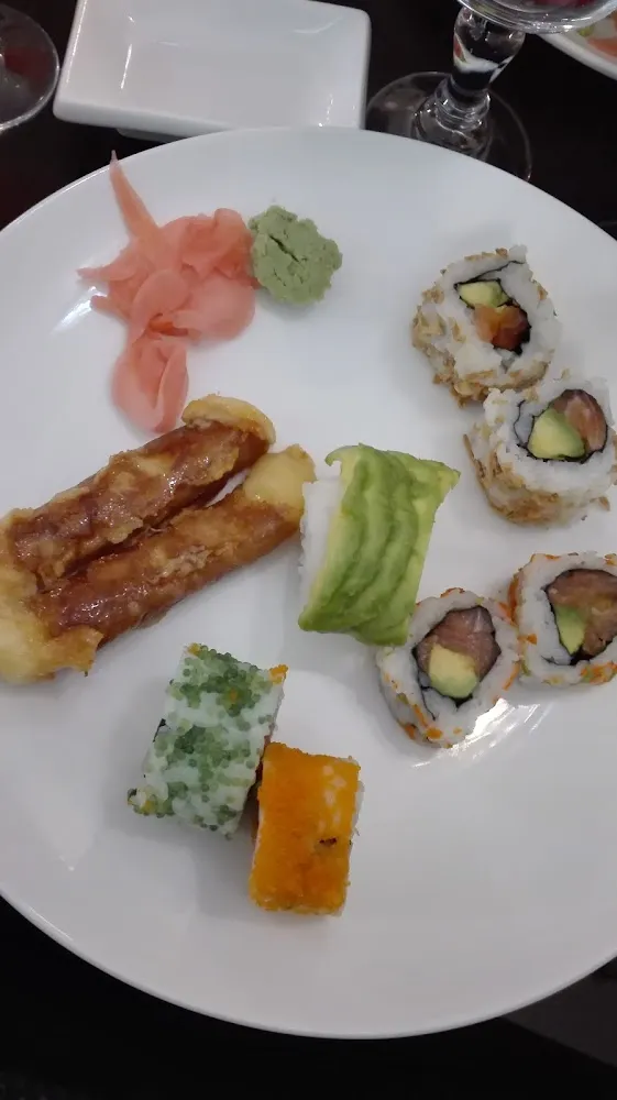 Brochettes Et Sushis À Volonté